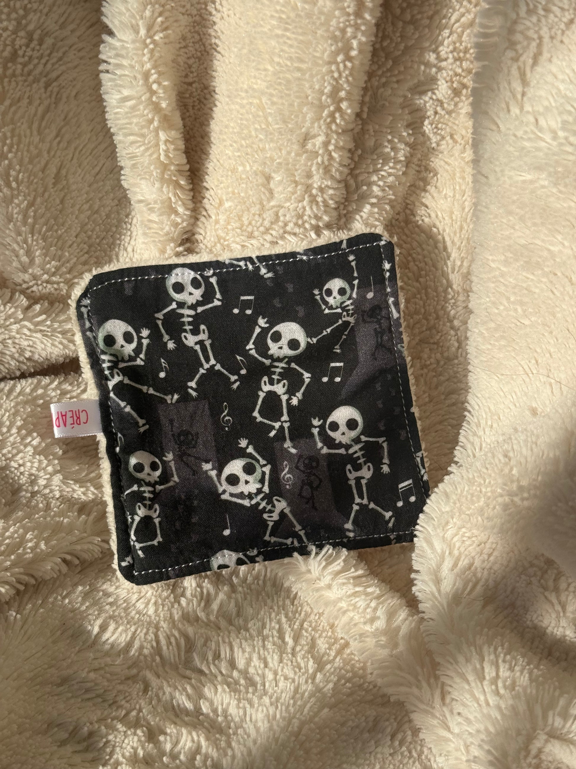 Lingette réutilisable tête de mort